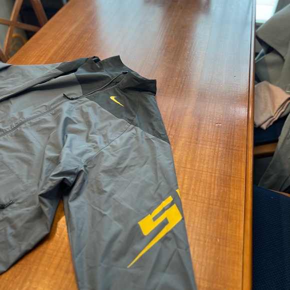 Nike Golf Rain Suit - Picture 6 of 7